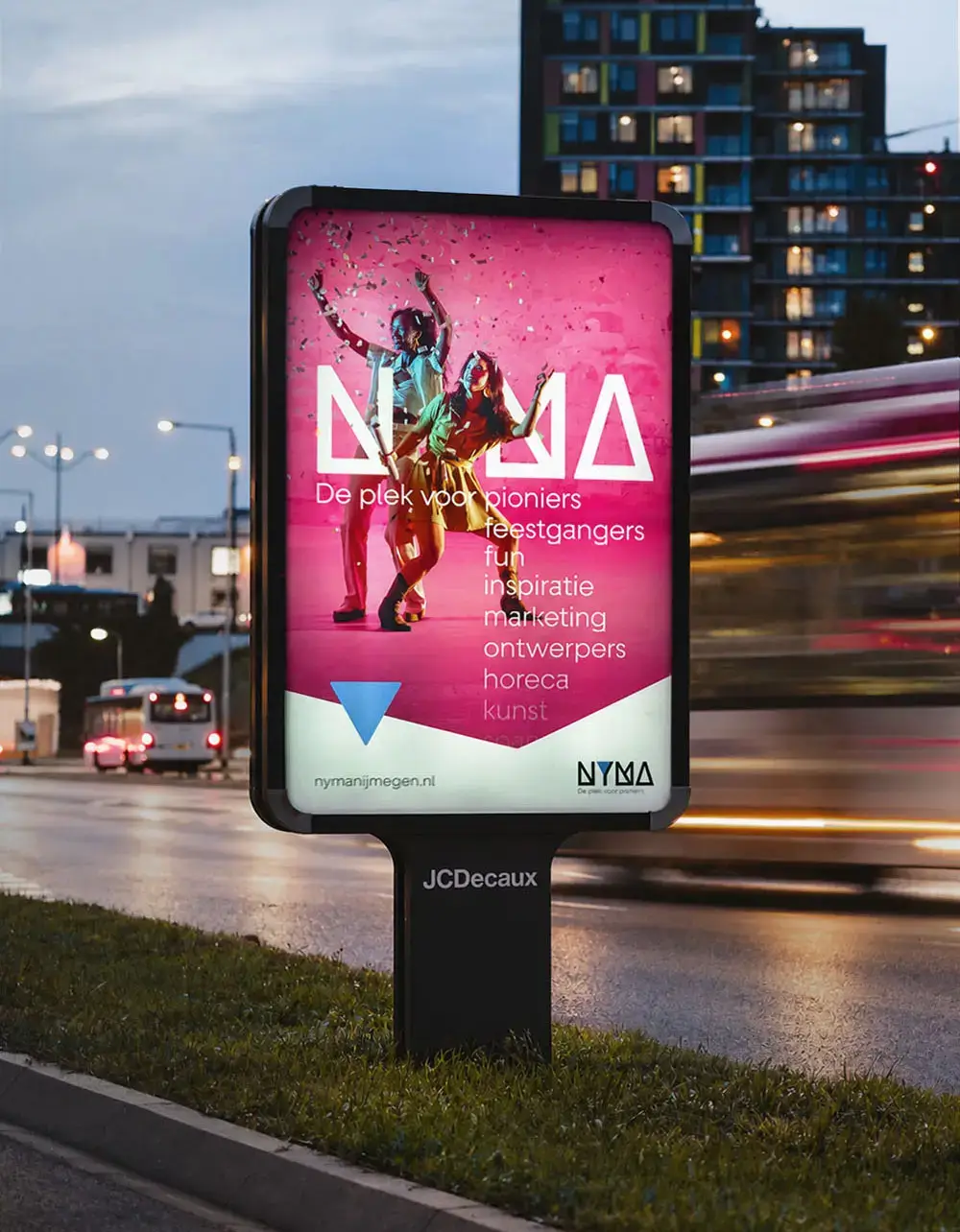 Campagne voor NYMA Nijmegen op een reclamezuil