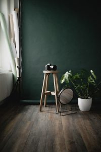 Recent studio scene✨ With a new backdrop color! Come in and take a seat. Book your portrait session through the link in bio. #studioshoot #portraitsession #portretfotografie
