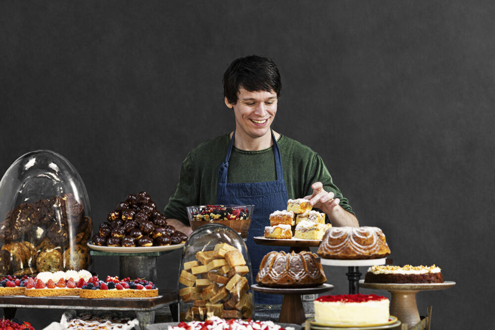 Jurriaan Huting Huting.net fotograaf Food fotografie Nijmegen Fotoshoot | Cover kookboek 'Rutger bakt de 100 allerbeste recepten' Rutger van den Broek Hilversum Heel Holland Bakt Carrera Culinair Uitgeverij Carrera - Overamstel uitgevers